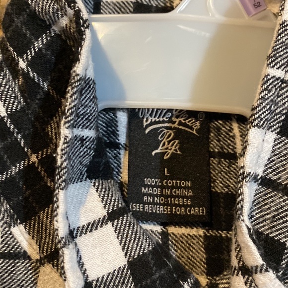 Mens Flannel button down shirt. Size Large - Picture 2 of 2